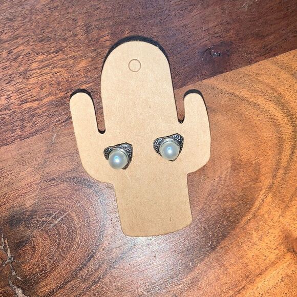 Dainty Dotted Detail Silver Pearl Studs Post Earrings - Picture 3 of 5